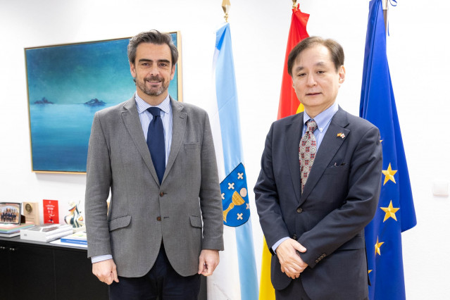 El conselleiro de Presidencia, Xustiza e Deportes, Diego Calvo, se reúne con el embajador de Japón en España, Hiroshi Yamauchi
