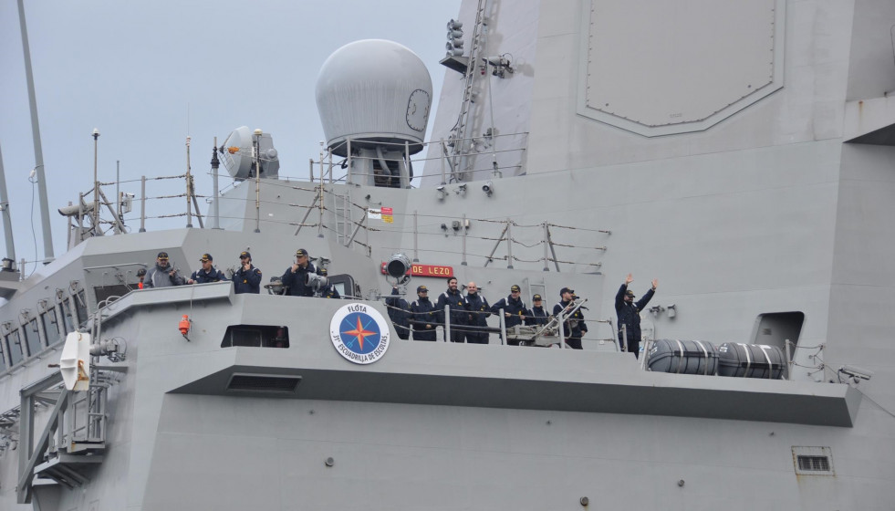 Archivo - Tripulación de la fragata 'Blas de Lezo' al atracar en el Arsenal Militar de Ferrol, donde tiene la base.