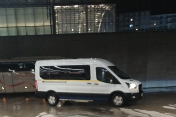 Monbus furgoneta blanca