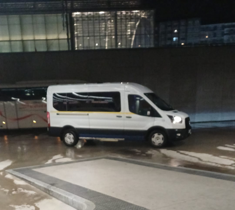 El autobús que cubre la línea entre Ribeira y Santiago sustituido por 