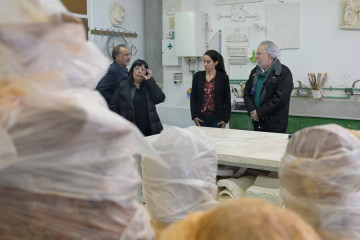 El presdiente del Parlamento de Galicia, Miguel Santalices, en la Escola de Arte Superior de Deseño-EASD Pablo Picasso