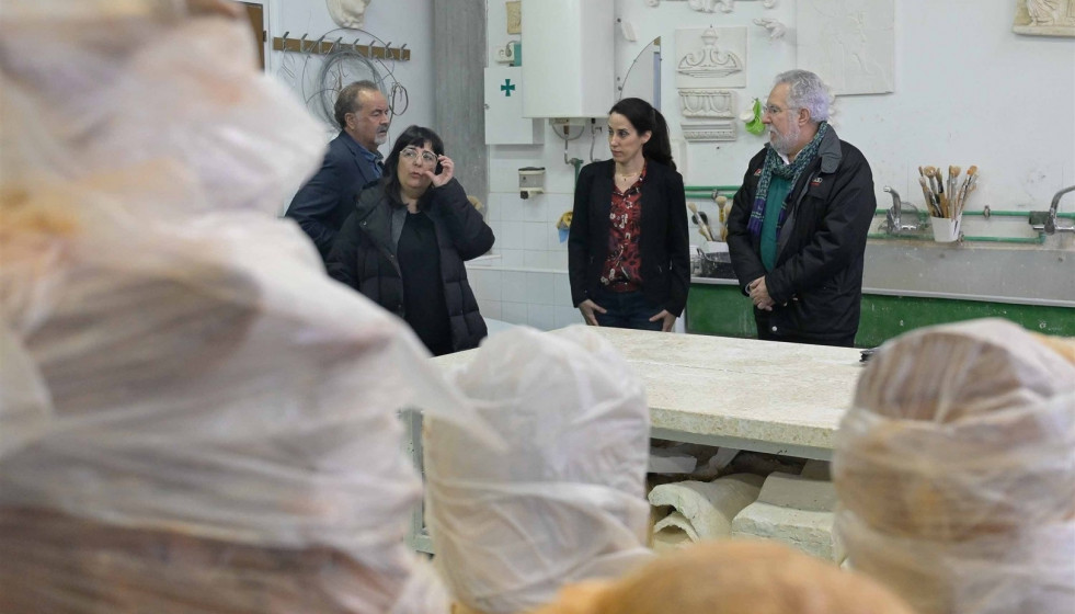 El presdiente del Parlamento de Galicia, Miguel Santalices, en la Escola de Arte Superior de Deseño-EASD Pablo Picasso