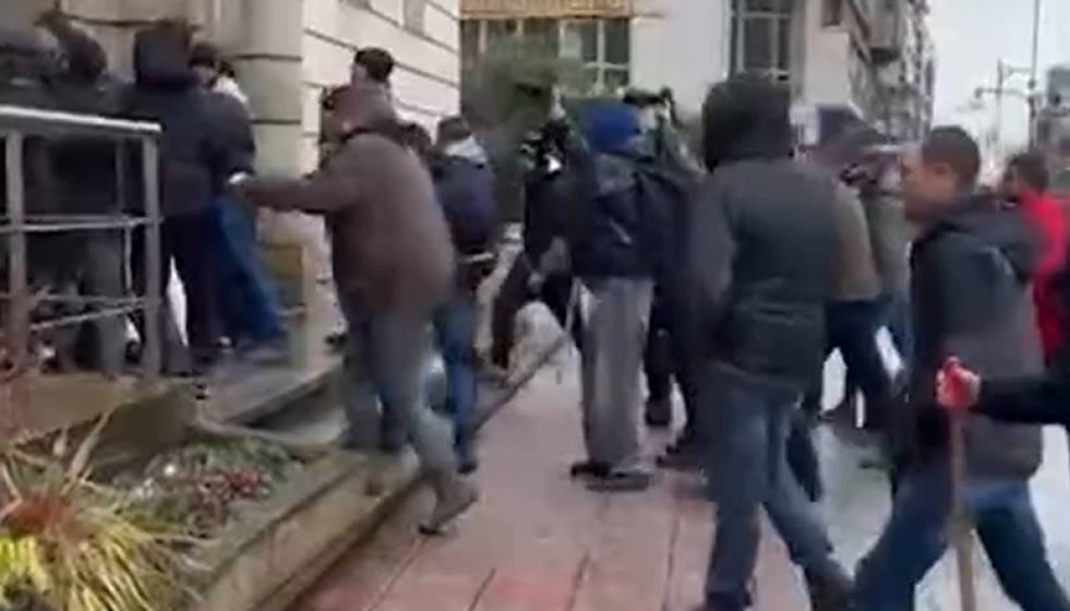 Ganaderos entran en la Subdelagación de Ourense