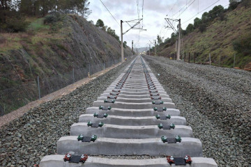 Varias traviesas de hormigón durante la reconstrucción del tramo ferroviario, a 31 de enero de 2026, en Adamuz, Córdoba, Andalucía (España).