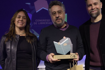 Los responsables de Bandini recogiendo el premio en Balencia