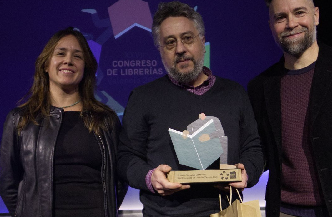 Los responsables de Bandini recogiendo el premio en Balencia