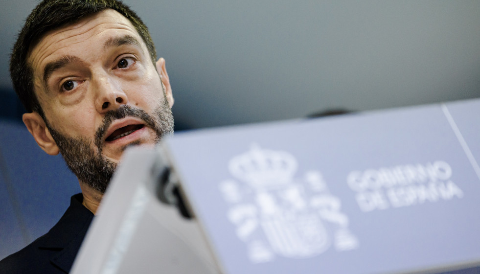 El ministro de Derechos Sociales, Consumo y Agenda 2030, Pablo Bustinduy, ofrece una rueda de prensa, en el Ministerio de Derechos Sociales, Consumo y Agenda 2030, a 16 de enero de 2026, en Madrid (Es
