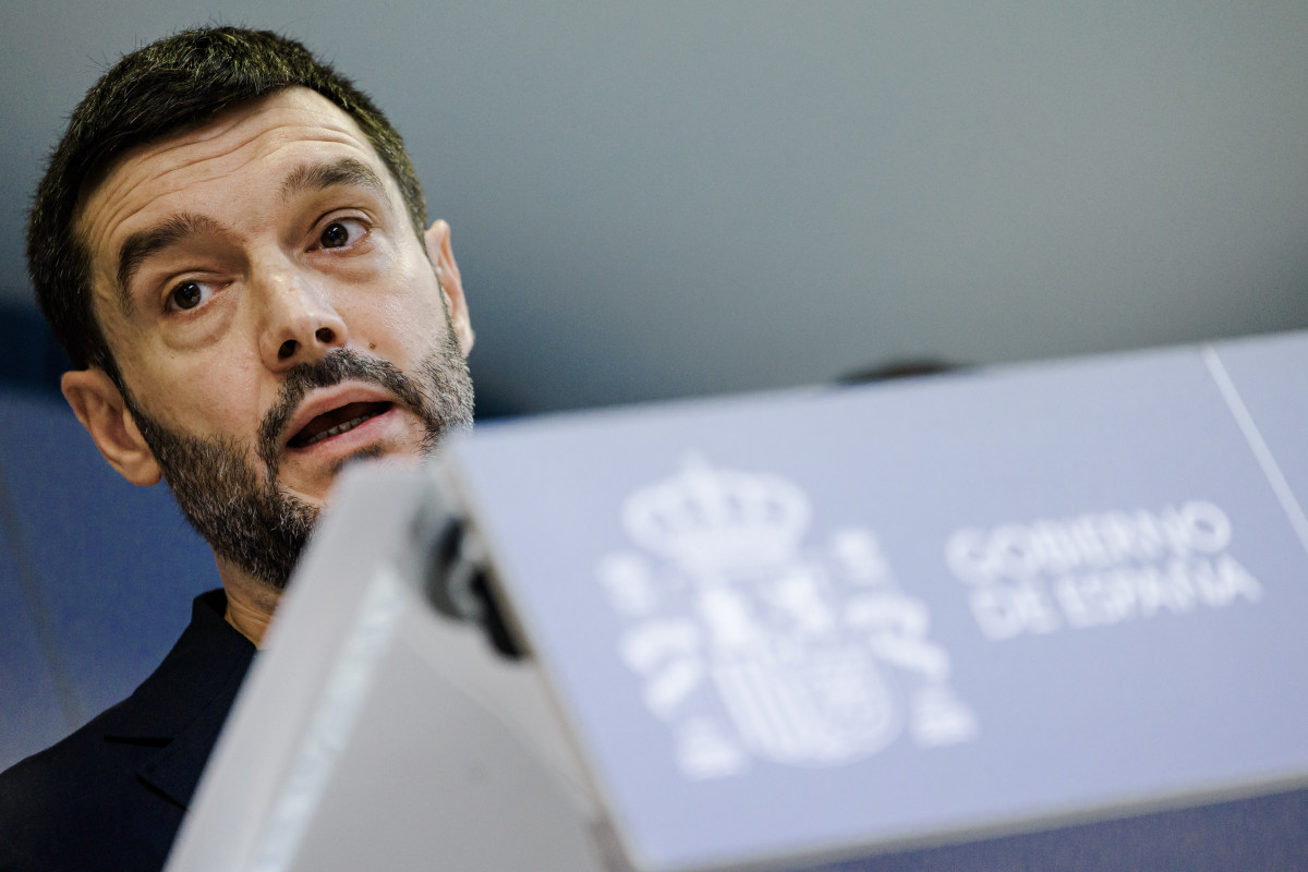 El ministro de Derechos Sociales, Consumo y Agenda 2030, Pablo Bustinduy, ofrece una rueda de prensa, en el Ministerio de Derechos Sociales, Consumo y Agenda 2030, a 16 de enero de 2026, en Madrid (España).