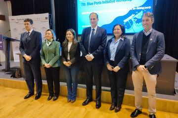 Manuel Arana (Puertos del Estado), la secretaria general de Pesca, Isabel Artime; la conselleira do Mar, Marta Villaverde; el presidente del Puerto de Vigo, Carlos Botana; la delegada de la Xunta, Ana