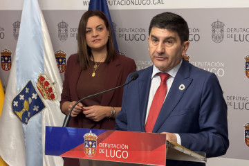 El delegado del Gobierno en Galicia, Pedro Blanco, en rueda de prensa junto a la presidenta de la Diputación de Lugo, Carmela López.