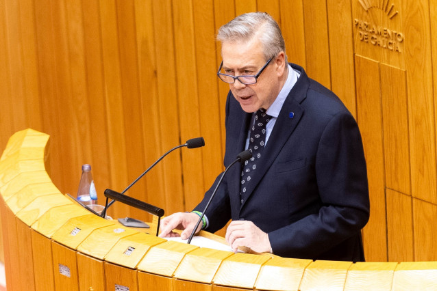 El conselleiro de Sanidade, Antonio Gómez Caamaño, comparece a petición propia ante el pleno del Parlamento de Galicia. Santiago de Compostela.