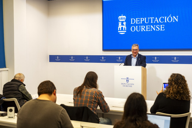 El presidente de la Diputación de Ournese, Luis Menor, ofrece una rueda de prensa para dar cuenta de los asuntos aprobados en la sesión ordinaria semanal de la junta de Gobierno provincial.