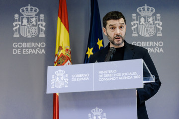 El ministro de Derechos Sociales, Consumo y Agenda 2030, Pablo Bustinduy, ofrece una rueda de prensa, en el Ministerio de Derechos Sociales, Consumo y Agenda 2030, a 16 de enero de 2026, en Madrid (Es
