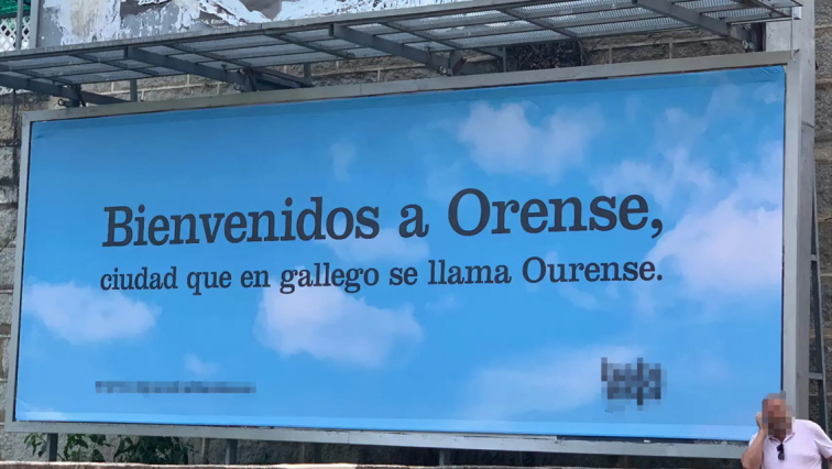 Absueltos los acusados de vandalizar una valla de Hablamos Español en Ourense