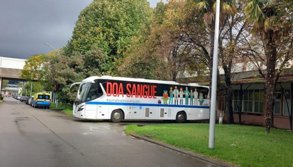 Imagen del autobús de ADOS en Stellantis Vigo.