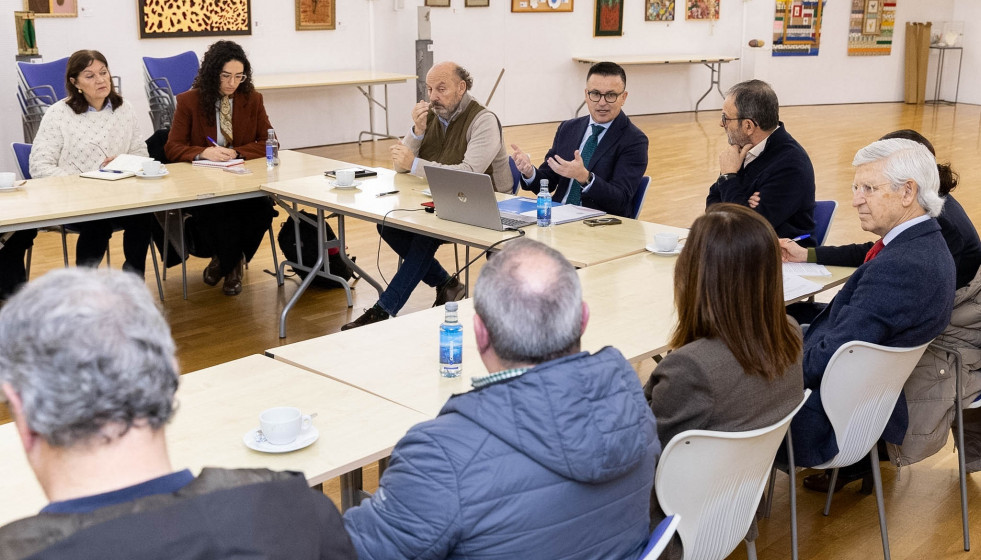 El Conselleiro De Emprego, Comercio E Emigración, José González, Se Reúne Con Empresarios
