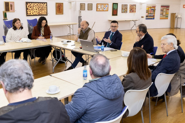 El Conselleiro De Emprego, Comercio E Emigración, José González, Se Reúne Con Empresarios