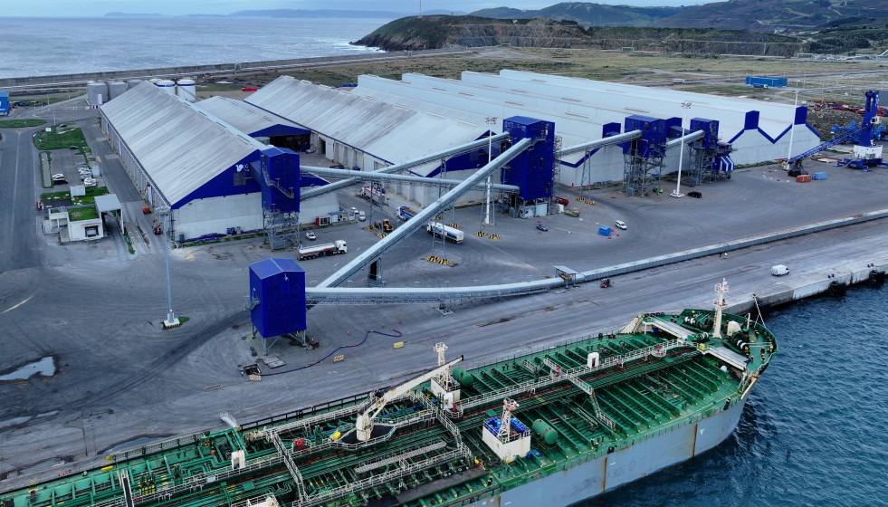 Instalaciones de Galigrain en el puerto exterior de  A Coruña
