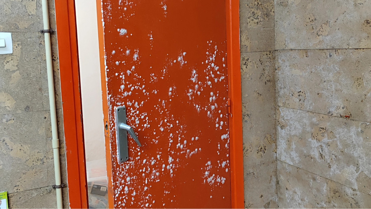 Humedades en el CEIP de Pru00e1cticas de A Coruu00f1a en una imagen del Facebook del ANPA