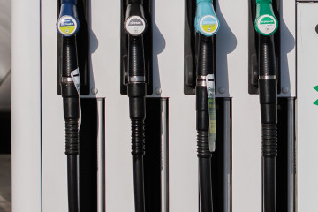 Archivo - Dispensadores de carburante en una gasolinera, a 11 de octubre de 2023, en Madrid.