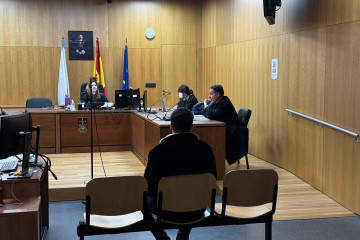 Acepta dos años de cárcel tras golpear en la cara con un vaso de cristal a un hombre en un pub en Ourense