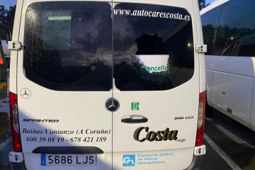 Autobús vandalizado en Ames (A Coruña).