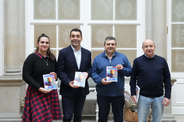 Presentación del libro 'Forzáns: Historias de petróglifos, castros, pazos e afouteza' en la Diputación de Pontevedra.