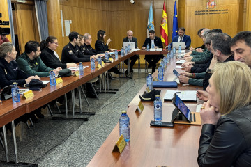 El delegado del Gobierno en Galicia, Pedro Blanco, preside la reunión del plan de convivencia escolar