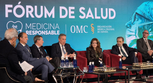 El Conselleiro De Sanidade, Antonio Gómez Caamaño, Participa En Un Foro Médico
