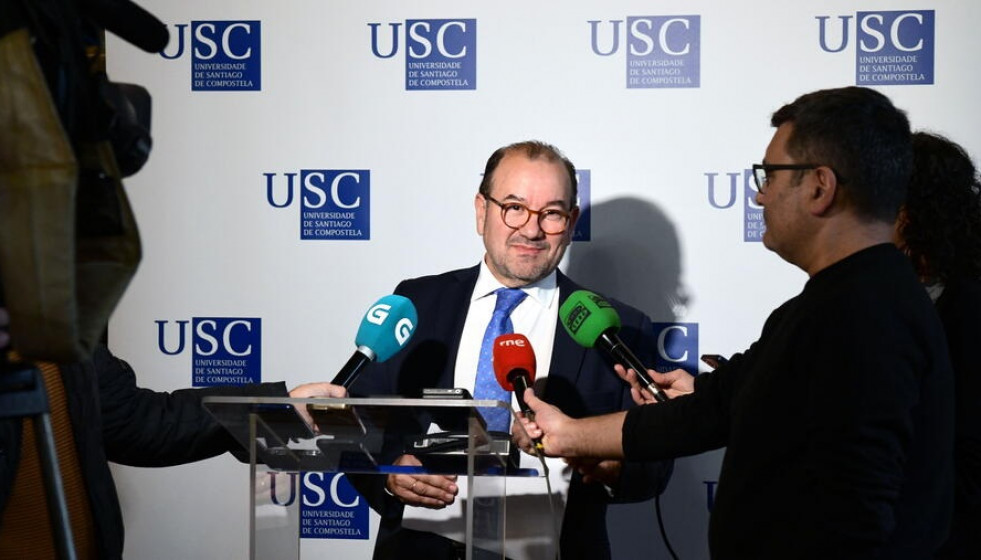 Archivo - El rector de la USC, Antonio López, en rueda de prensa, a 6 de noviembre de 2025.