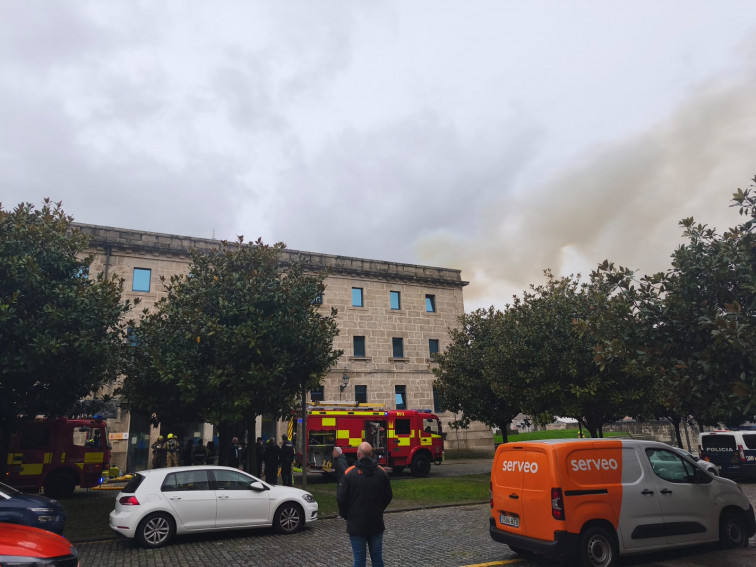 El incendio en la comisaría de Santiago deja en suspenso la renovación de decenas de DNI y Pasaportes