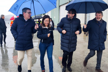 El consejero delegado de RDG, Emilio Bruquetas, ha acompañado a la conselleira do Mar, Marta Villaverde, al puerto de Ribadeo (Lugo) para conocer las instalaciones del grupo Nogar