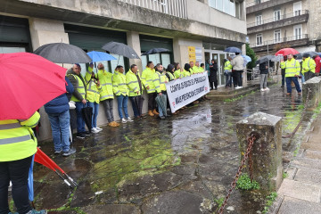 Trabajadores de mantenimiento de carreteras se concentran en Lugo para exigir más seguridad tras la tragedia de la A-8