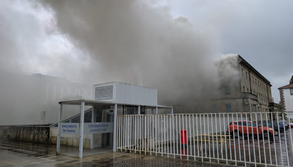 Incendio en la Comisaría de la Policía Nacional de Santiago de Compostela.