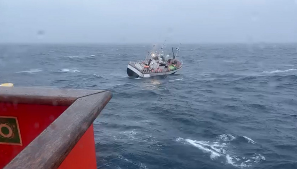 Buque Itoiz a la deriva en la costa de Cabo Ortegal.