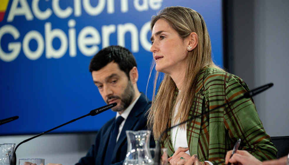 (i-d) El ministro de Derechos Sociales, Consumo y Agenda 2030, Pablo Bustinduy y la vicepresidenta del Gobierno y ministra para Transición Ecológica y el Reto Demográfica, Sara Aagesen, durante una