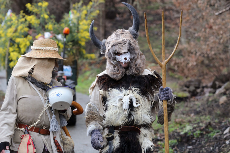 Domingo de Entroido en Galicia con cielo encapotado y lluvias moderadas