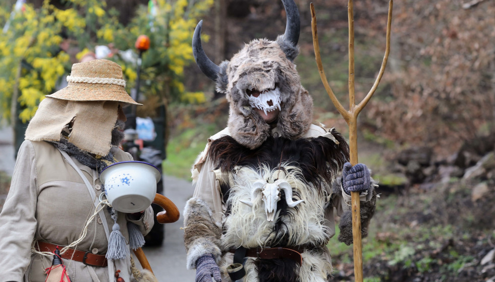 Entroido de Budián, la aldea donde ardieron nueve casas en el devastador incendio del pasado mes de septiembre