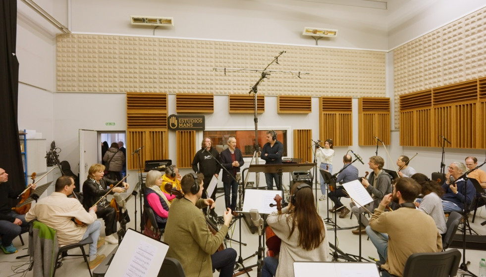 Sesiones de grabación de 'Percebeiros' de la banda Mar de Fondo y la Orquesta Sinfónica de Galicia, en los Estudios Mans.