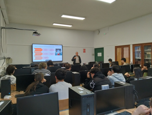 Primera sesión del ciclo en el IES Agra do Orzán de A Coruña.