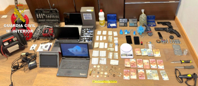 Material intervenido en la operación 'Redwhite'.