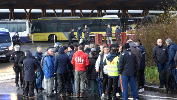 La firma del convenio de los autobuses de A Coruña queda en manos de CC.OO., que pide reformular el texto