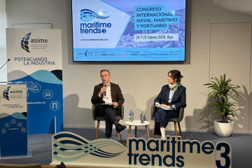 Enrique Mallón y Rebeca Gil en la presentación del III Congreso Internacional Maritime Trends Summit.