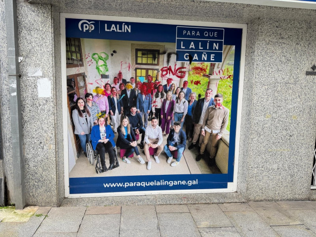 Pintadas en la sede del PPdeG en Lalín (Pontevedra).