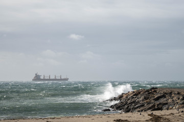 Imágenes del  fuertes vientos provocado por la borrasca Leonardo.A 05 de febrero del 2026 en Almería. España.