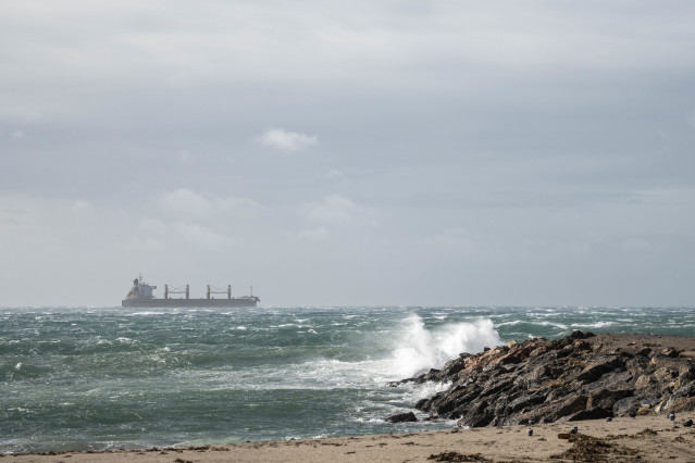 Imágenes del  fuertes vientos provocado por la borrasca Leonardo.A 05 de febrero del 2026 en Almería. España.