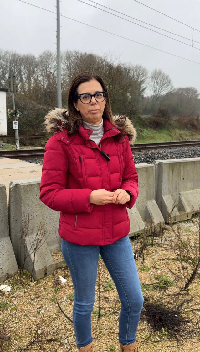 Diputada en la zona del paso a nivel.