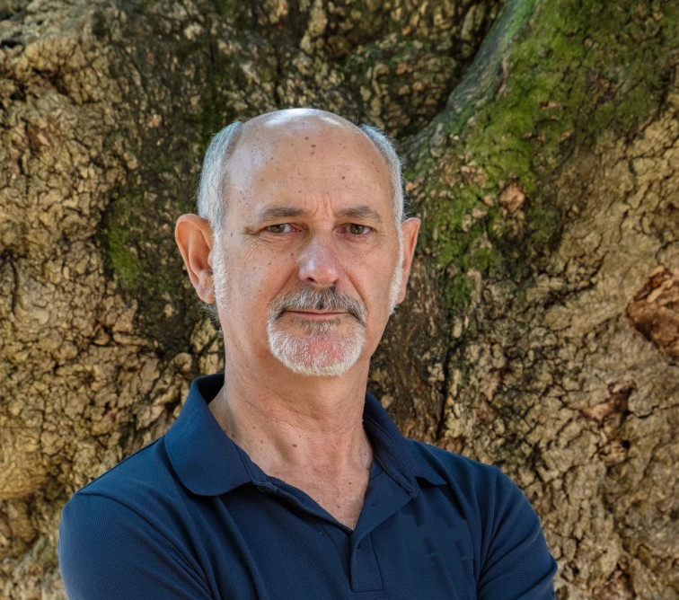 El biólogo Pedro Alonso presenta en Santiago su libro 'A Fraga Esborrallada'