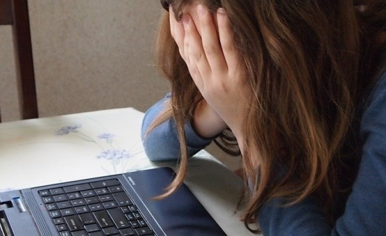 ​O ciberacoso e o suicidio de adolescentes preocupa aos especialistas en psiquiatría