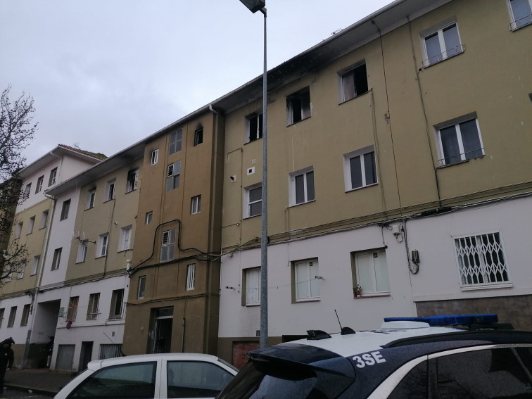 Un bombero y un adolescente, heridos graves tras un incendio en Recimil, Ferrol